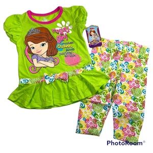 NWT Disney Sofia the First screen print top with matching capri leggings Size 3T